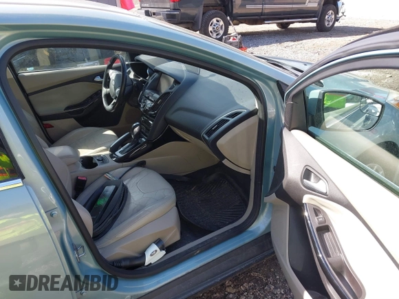 2013 Ford Focus Electric z VIN 1FADP3R49DL217920, wystawiony jako IAAI lot #41875577 z przebiegiem 83 866 mil mil oraz . Historia ofert i sprzedaży dostępna na DreamBid. Obrazek 5.