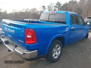 2025 Ram 1500 Big Horn z VIN 1C6RRFFG5SN516145, wystawiony jako IAAI lot #41040685 z przebiegiem 5 125 mil mil oraz . Historia ofert i sprzedaży dostępna na DreamBid. Obrazek 4.