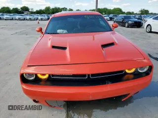 2016 Dodge Challenger SXT Plus z VIN 2C3CDZAG6GH306583, wystawiony jako Copart lot #55826495 z przebiegiem 135 391 mil mil oraz Szkoda całkowita • Salvage title. Historia ofert i sprzedaży dostępna na DreamBid. Obrazek 5.