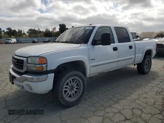 2005 GMC Sierra 2500HD SLE z VIN 1GTHK23285F891214, wystawiony jako Copart lot #53523985 z przebiegiem 330 609 mil mil oraz Czysty tytuł • Clean title. Historia ofert i sprzedaży dostępna na DreamBid. Obrazek 1.