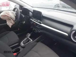 2023 Kia Forte LXS z VIN 3KPF24ADXPE544309, wystawiony jako IAAI lot #41722008 z przebiegiem 61 154 mil mil oraz . Historia ofert i sprzedaży dostępna na DreamBid. Obrazek 5.