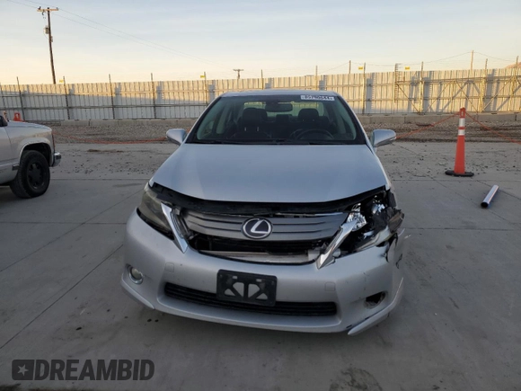2010 Lexus HS 250h with VIN JTHBB1BA7A2009619, listed as a Copart auction lot 85790644 with 281,598 mi miles and Salvage Title. Bid and sale history available at DreamBid. Image 5.