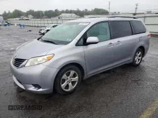 2012 Toyota Sienna LE AAS z VIN 5TDKK3DCXCS225522, wystawiony jako Copart lot #61232135 z przebiegiem 147 310 mil mil oraz Czysty tytuł • Clean title. Historia ofert i sprzedaży dostępna na DreamBid. Obrazek 1.