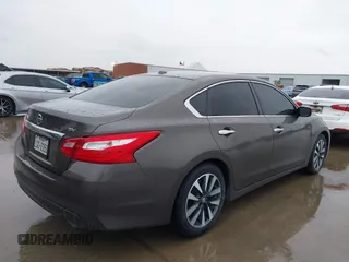 2017 Nissan Altima S z VIN 1N4AL3AP1HC189184, wystawiony jako IAAI lot #42073216 z przebiegiem 136 633 mil mil oraz . Historia ofert i sprzedaży dostępna na DreamBid. Obrazek 4.