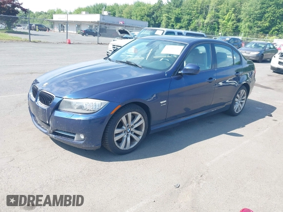 2011 BMW 3 Series 335i xDrive z VIN WBAPL5G53BNN22645, wystawiony jako IAAI lot #42505727 z przebiegiem 136 518 mil mil oraz . Historia ofert i sprzedaży dostępna na DreamBid. Obrazek 19.