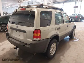 2004 Ford Escape XLT with VIN 1FMYU93164KB05521, listed as a IAAI auction lot 41723219 with 246,369 mi miles. Bid and sale history available at carsss.com. Image 4.