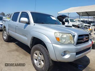 2008 Toyota Tacoma PreRunner z VIN 5TEJU62N58Z590759, wystawiony jako IAAI lot #42404182 z przebiegiem 133 011 mil mil oraz . Historia ofert i sprzedaży dostępna na DreamBid. Obrazek 1.