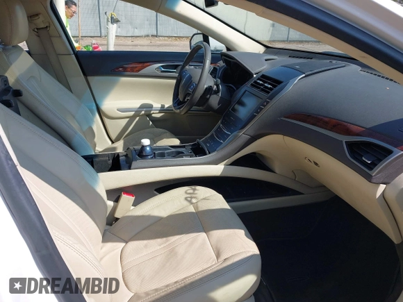 2013 Lincoln MKZ z VIN 3LN6L2G9XDR823893, wystawiony jako IAAI lot #42003836 z przebiegiem 170 937 mil mil oraz . Historia ofert i sprzedaży dostępna na DreamBid. Obrazek 5.