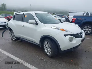 2013 Nissan Juke SL z VIN JN8AF5MV0DT225260, wystawiony jako IAAI lot #42220788 z przebiegiem 108 572 mil mil oraz . Historia ofert i sprzedaży dostępna na DreamBid. Obrazek 1.