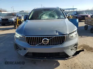 2023 Volvo XC40 Plus Bright Theme с VIN YV4L12UN8P2913418, выставлен на аукционе Copart как лот 88422125 с пробегом 27 447 миль миль и Списание • Salvage title. История ставок и продаж доступна на DreamBid. Изображение 5.