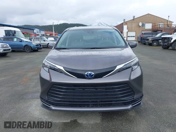2024 Toyota Sienna LE with VIN 5TDKSKFC6RS140774, listed as a IAAI auction lot 41991677 with 5,433 mi miles. Bid and sale history available at carsss.com. Image 12.