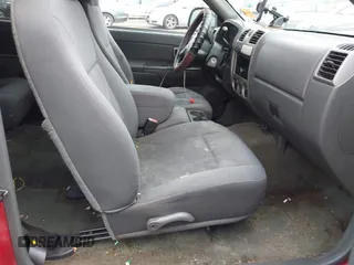 2005 Chevrolet Colorado 1SF LS Z71 with VIN 1GCDT136858133709, listed as a IAAI auction lot 42083101 with 209,919 mi miles. Bid and sale history available at carsss.com. Image 5.