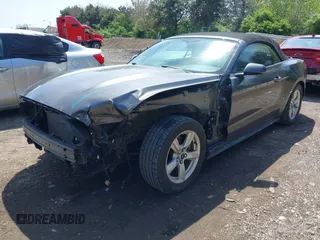 2015 Ford Mustang V6 z VIN 1FATP8EM8F5403003, wystawiony jako IAAI lot #42100184 z przebiegiem 77 532 mil mil oraz . Historia ofert i sprzedaży dostępna na DreamBid. Obrazek 2.