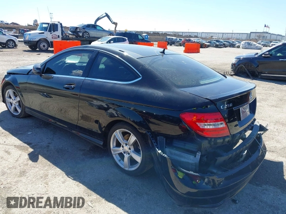 2013 Mercedes-Benz C 250 z VIN WDDGJ4HB6DG104780, wystawiony jako IAAI lot #41761180 z przebiegiem 89 249 mil mil oraz . Historia ofert i sprzedaży dostępna na DreamBid. Obrazek 3.