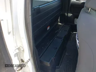 2017 Toyota Tacoma SR z VIN 5TFRX5GN7HX077159, wystawiony jako IAAI lot #42006928 z przebiegiem 92 121 mil mil oraz . Historia ofert i sprzedaży dostępna na DreamBid. Obrazek 8.