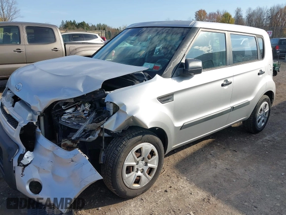 2011 Kia Soul with VIN KNDJT2A14B7322584, listed as a IAAI auction lot 40752860 with 110,742 mi miles. Bid and sale history available at carsss.com. Image 2.