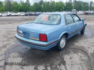 1989 Oldsmobile Cutlass Ciera z VIN 1G3AJ51W9KG311048, wystawiony jako IAAI lot #42259713 z przebiegiem 73 178 mil mil oraz . Historia ofert i sprzedaży dostępna na DreamBid. Obrazek 4.