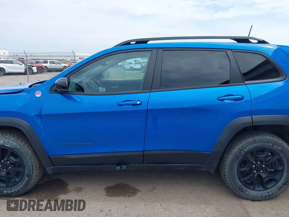 2022 Jeep Cherokee Trailhawk z VIN 1C4PJMBX4ND513488, wystawiony jako IAAI lot #42137114 z przebiegiem 12 306 mil mil oraz . Historia ofert i sprzedaży dostępna na DreamBid. Obrazek 14.