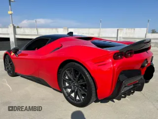2021 Ferrari SF90 z VIN ZFF95NLA4M0265120, wystawiony jako Copart lot #55701215 z przebiegiem 5000 mil mil oraz Szkody całkowita. Historia ofert i sprzedaży dostępna na DreamBid. Obrazek 3.