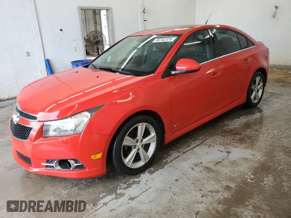 2014 Chevrolet Cruze 2LT z VIN 1G1PE5SB5E7274698, wystawiony jako Copart lot #56742225 z przebiegiem 205 203 mil mil oraz Szkoda całkowita • Salvage title. Historia ofert i sprzedaży dostępna na DreamBid. Obrazek 1.