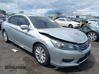 2013 Honda Accord EX z VIN 1HGCR2F7XDA121168, wystawiony jako IAAI lot #42331366 z przebiegiem 136 098 mil mil oraz . Historia ofert i sprzedaży dostępna na DreamBid. Obrazek 1.