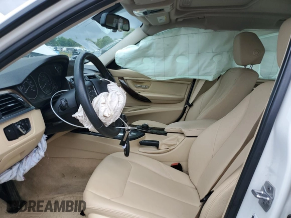 2015 BMW 3 Series 328i xDrive z VIN WBA3B5C58FF962349, wystawiony jako Copart lot #57856995 z przebiegiem 74 821 mil mil oraz Szkoda całkowita • Salvage title. Historia ofert i sprzedaży dostępna na DreamBid. Obrazek 7.