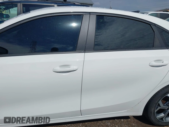 2021 Kia Forte LXS z VIN 3KPF24AD5ME331800, wystawiony jako IAAI lot #42505141 z przebiegiem 89 236 mil mil oraz . Historia ofert i sprzedaży dostępna na DreamBid. Obrazek 14.
