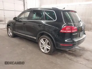 2011 Volkswagen Touareg Sport с VIN WVGFK9BP2BD001256, выставлен на аукционе IAAI как лот 41503097 с пробегом 201 301 миль миль и . История ставок и продаж доступна на DreamBid. Изображение 3.