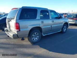 2002 Cadillac Escalade with VIN 1GYEK63N52R114918, listed as a IAAI auction lot 41870330 with 211,423 mi miles. Bid and sale history available at carsss.com. Image 4.