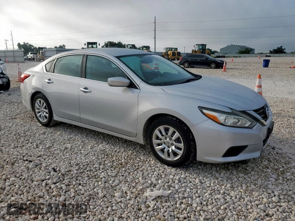 2017 Nissan Altima S z VIN 1N4AL3AP5HN318144, wystawiony jako Copart lot #60001145 z przebiegiem 67 999 mil mil oraz Czysty tytuł • Clean title. Historia ofert i sprzedaży dostępna na DreamBid. Obrazek 4.
