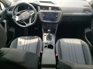 2022 Volkswagen Tiguan SE z VIN 3VV2B7AX3NM132294, wystawiony jako Copart lot #60587305 z przebiegiem 106 867 mil mil oraz Szkoda całkowita • Salvage title. Historia ofert i sprzedaży dostępna na DreamBid. Obrazek 8.