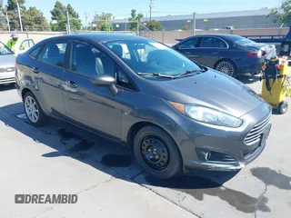 2019 Ford Fiesta SE z VIN 3FADP4BJ2KM131012, wystawiony jako IAAI lot #42228822 z przebiegiem 100 460 mil mil oraz . Historia ofert i sprzedaży dostępna na DreamBid. Obrazek 1.