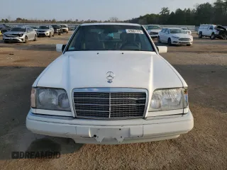 1995 Mercedes-Benz E Class with VIN WDBEA32E4SC215233, listed as a Copart auction lot 43661775 with 186,992 mi miles and Clean Title. Bid and sale history available at carsss.com. Image 5.
