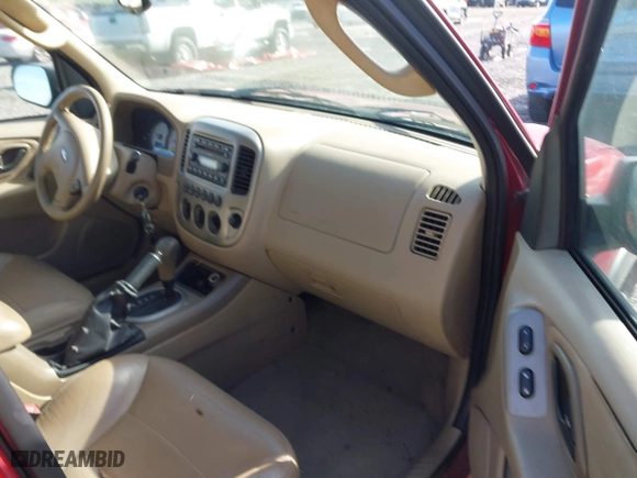 2005 Ford Escape Limited with VIN 1FMYU04185KA45589, listed as a IAAI auction lot 41575051 with 103,284 mi miles. Bid and sale history available at carsss.com. Image 5.