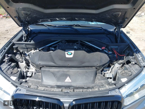 2014 BMW X5 xDrive50i with VIN 5UXKR6C57E0J72301, listed as a IAAI auction lot 39379887 with 117,012 mi miles. Bid and sale history available at carsss.com. Image 10.