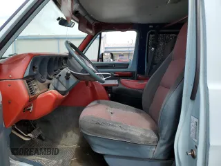 1997 Dodge Passenger z VIN 2B5WB35Z0VK567739, wystawiony jako Copart lot #49659535 z przebiegiem 260 485 mil mil oraz Szkoda całkowita • Salvage title. Historia ofert i sprzedaży dostępna na DreamBid. Obrazek 7.