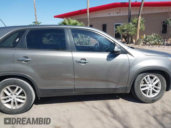 2014 Kia Sorento LX with VIN 5XYKT3A6XEG480411, listed as a IAAI auction lot 42008356 with 137,435 mi miles and . Bid and sale history available at DreamBid. Image 13.