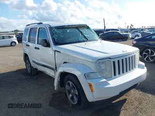 2008 Jeep Liberty Sport z VIN 1J8GN28K18W221206, wystawiony jako IAAI lot #42072084 z przebiegiem 197 948 mil mil oraz . Historia ofert i sprzedaży dostępna na DreamBid. Obrazek 1.