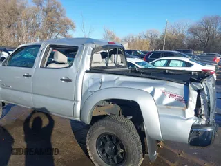 2008 Toyota Tacoma z VIN 5TELU42NX8Z519344, wystawiony jako IAAI lot #41018446 z przebiegiem 283 409 mil mil oraz . Historia ofert i sprzedaży dostępna na DreamBid. Obrazek 6.