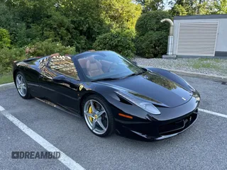 2015 Ferrari 458 Italia z VIN ZFF68NHA2F0205777, wystawiony jako Copart lot #70383224 z przebiegiem 48 939 mil mil oraz . Historia ofert i sprzedaży dostępna na DreamBid. Obrazek 1.