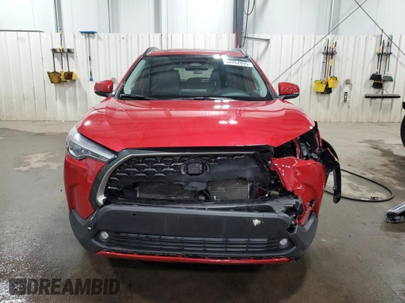 2023 Toyota Corolla Cross XLE z VIN 7MUDAABG8PV066758, wystawiony jako Copart lot #54762895 z przebiegiem 26 152 mil mil oraz Szkoda całkowita • Salvage title. Historia ofert i sprzedaży dostępna na DreamBid. Obrazek 5.
