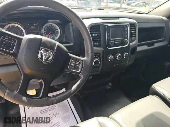 2023 Ram 1500 Tradesman z VIN 3C6JR6DG6PG541121, wystawiony jako IAAI lot #42516901 z przebiegiem 55 607 mil mil oraz . Historia ofert i sprzedaży dostępna na DreamBid. Obrazek 28.
