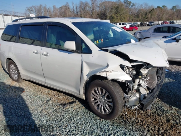 2016 Toyota Sienna XLE with VIN 5TDYK3DC9GS754220, listed as a IAAI auction lot 41303870 with 152,758 mi miles. Bid and sale history available at carsss.com. Image 1.