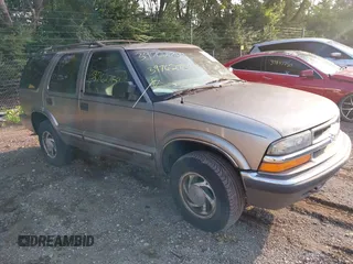 2000 Chevrolet Blazer LT with VIN 1GNDT13W2Y2282227, listed as a IAAI auction lot 41548767 with 154,129 mi miles and . Bid and sale history available at DreamBid. Image 1.