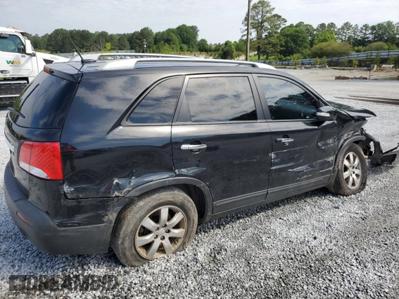 2013 Kia Sorento LX с VIN 5XYKT4A20DG327795, выставлен на аукционе Copart как лот 56863935 с пробегом Не указан миль и Списание • Salvage title. История ставок и продаж доступна на DreamBid. Изображение 3.