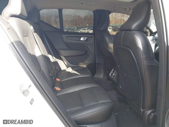 2024 Volvo XC40 Core Bright Theme with VIN YV4L12UK0R2260737, listed as a IAAI auction lot 41433709 with 20,984 mi miles. Bid and sale history available at carsss.com. Image 8.