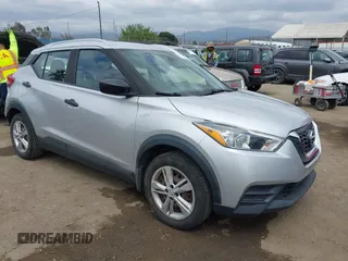 2019 Nissan Kicks SV z VIN 3N1CP5CU0KL517571, wystawiony jako IAAI lot #42039531 z przebiegiem 95 112 mil mil oraz . Historia ofert i sprzedaży dostępna na DreamBid. Obrazek 1.