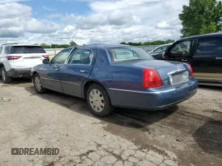 2005 Lincoln Town Car Signature Limited z VIN 1LNHM82W55Y647621, wystawiony jako Copart lot #58532875 z przebiegiem 77 336 mil mil oraz Szkoda całkowita • Salvage title. Historia ofert i sprzedaży dostępna na DreamBid. Obrazek 2.