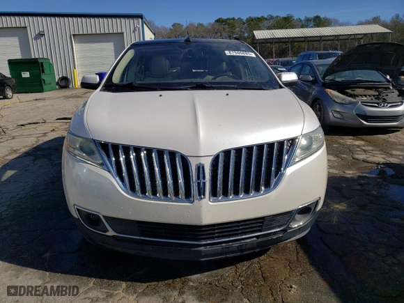 2011 Lincoln MKX with VIN 2LMDJ8JKXBBJ21150, listed as a Copart auction lot 87946885 with 213,616 mi miles and Salvage Title. Bid and sale history available at carsss.com. Image 5.