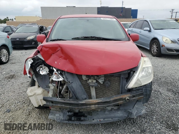 2011 Nissan Versa S z VIN 3N1BC1CP3BL418656, wystawiony jako Copart lot #53477285 z przebiegiem 185 518 mil mil oraz Szkoda całkowita • Salvage title. Historia ofert i sprzedaży dostępna na DreamBid. Obrazek 5.